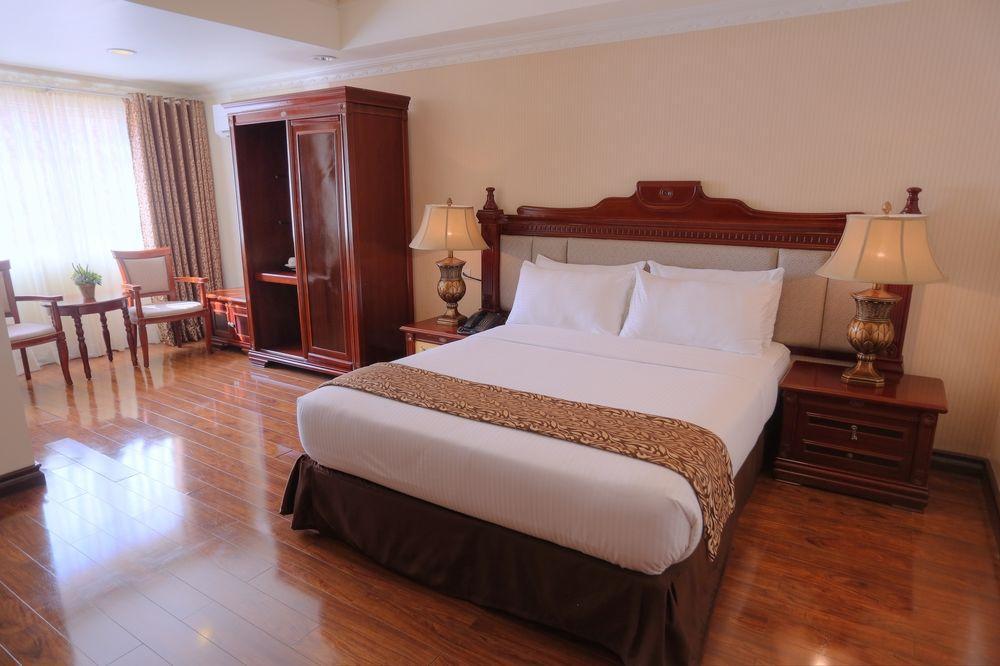 Villa Caceres Hotel Naga  Luaran gambar