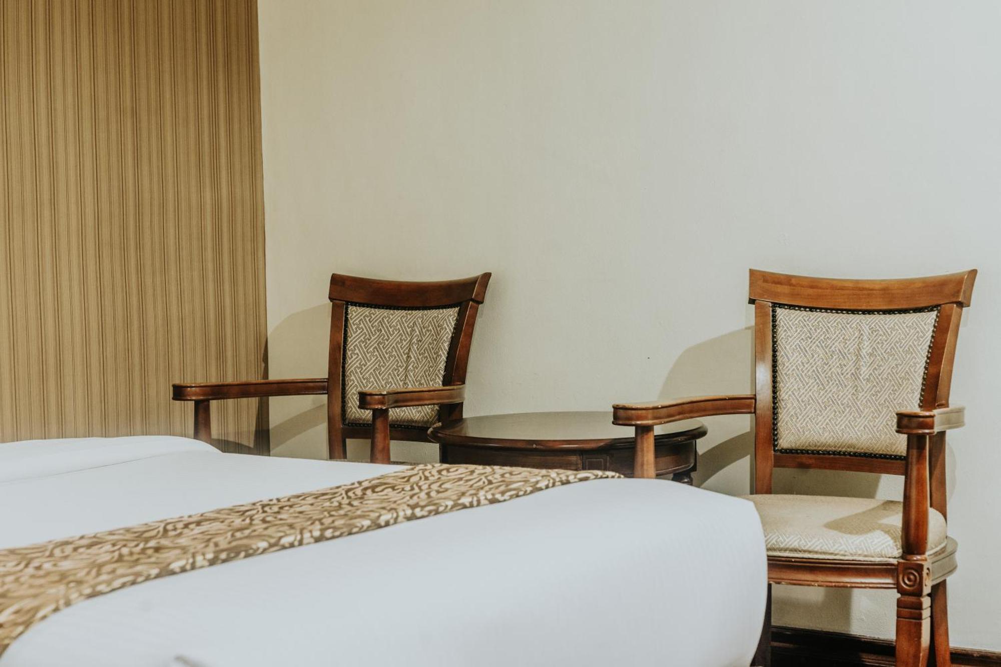 Villa Caceres Hotel Naga  Luaran gambar