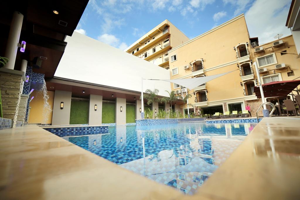 Villa Caceres Hotel Naga  Luaran gambar